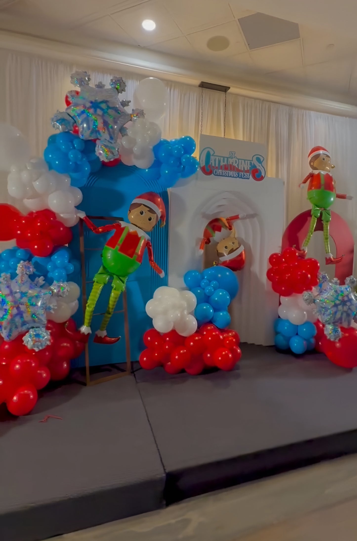 Chrismas balloon decoration for business or festivals