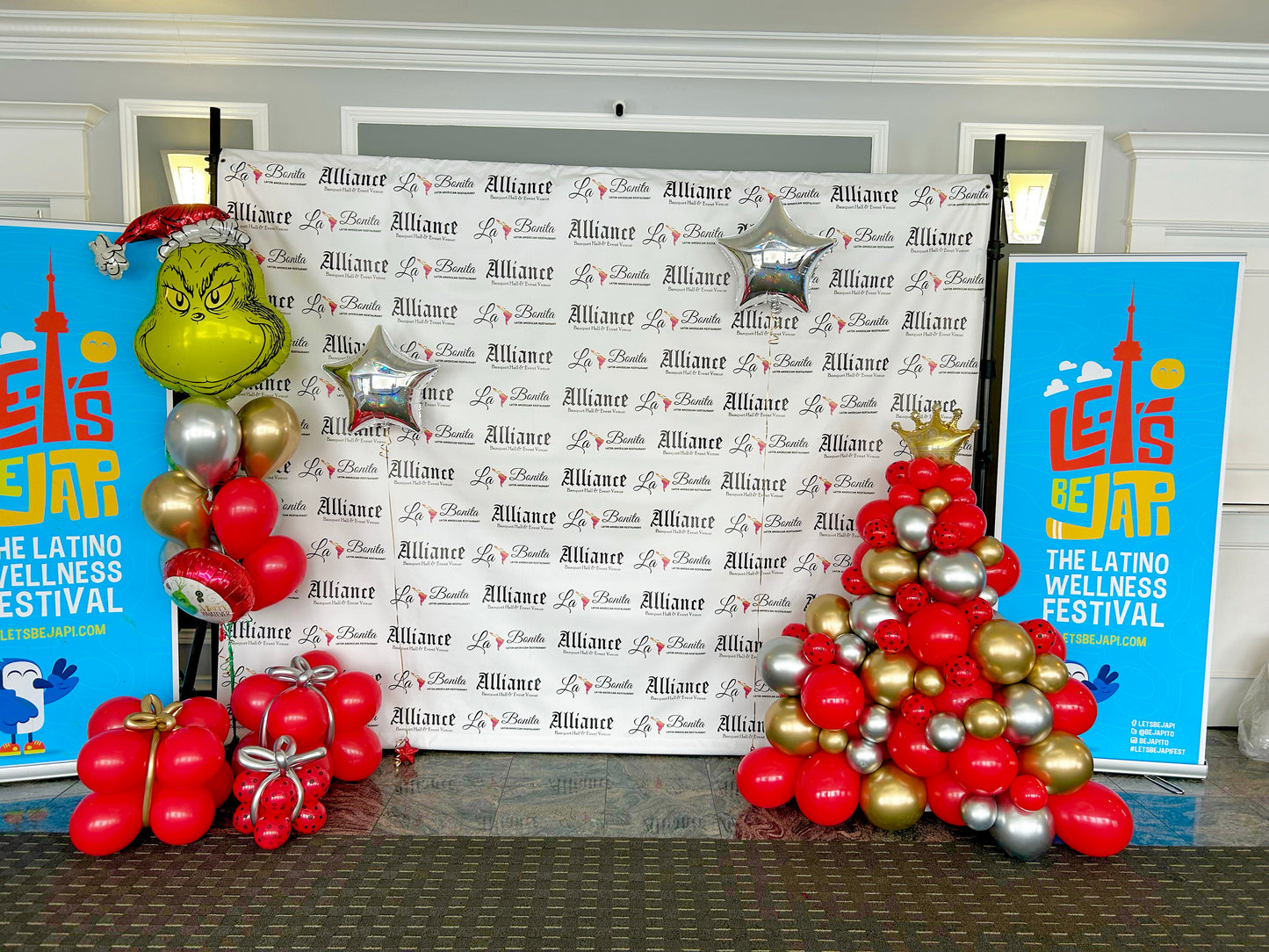 Grinch Christmas Balloon Set with festive tree, stars, and gift balloons for a joyful holiday celebration.