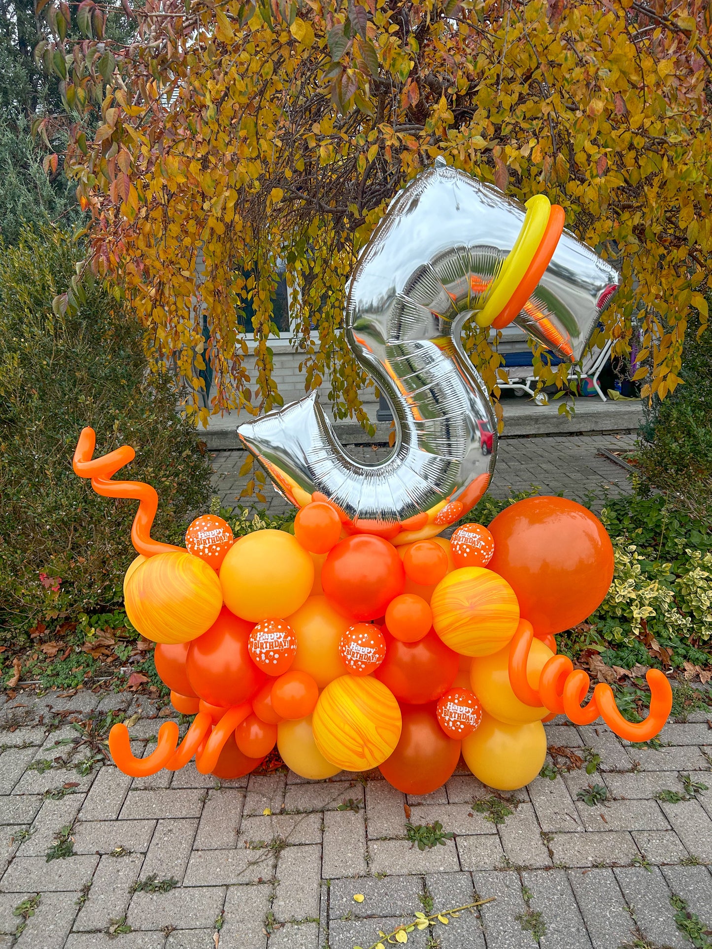 Birthday Number Balloon Arrangement with a silver number balloon and customizable balloon colors for a festive celebration.