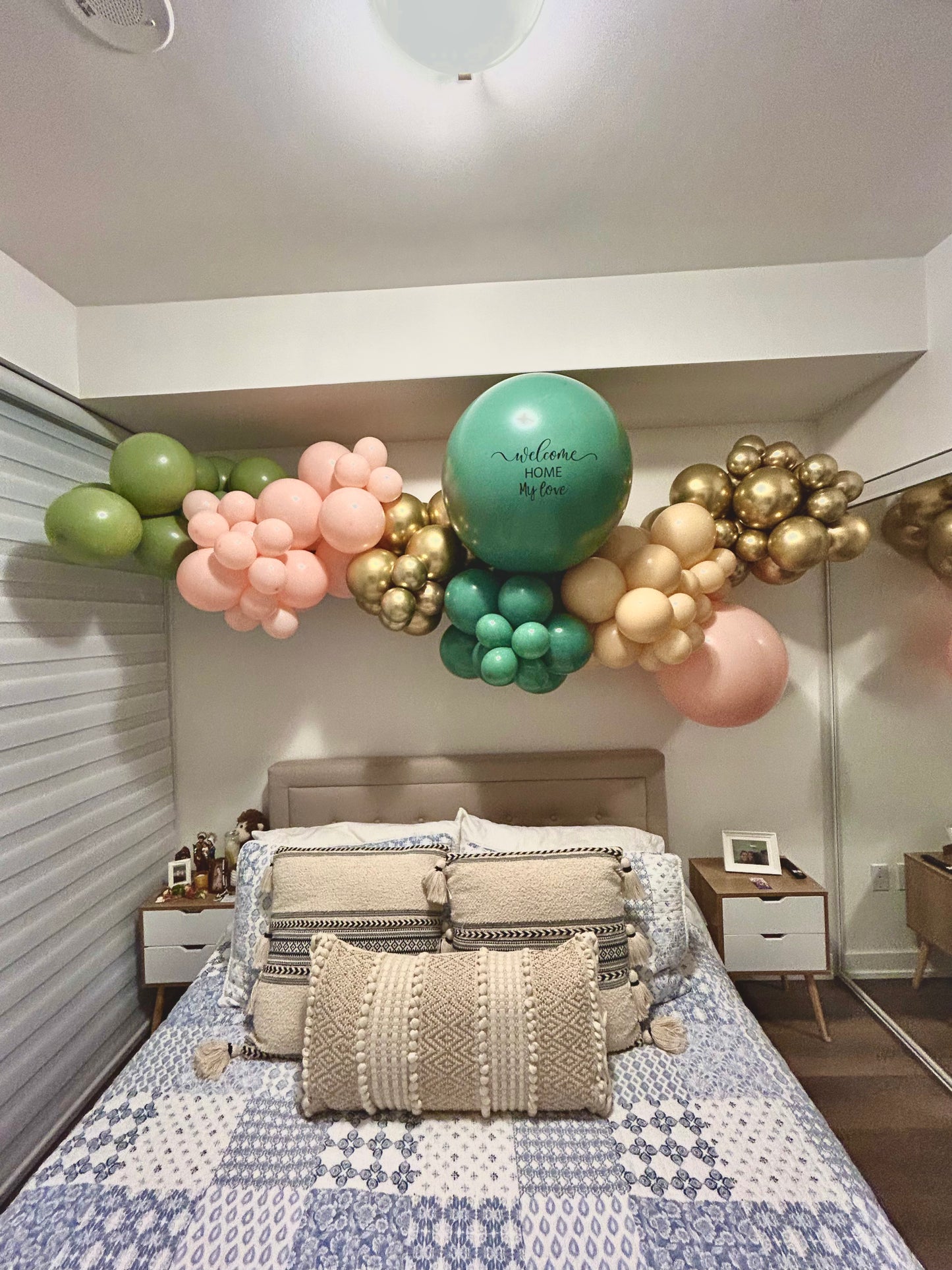 Elegant balloon room decor with a mix of latex balloons and a personalized message balloon, perfect for home celebrations, birthdays, and romantic surprises.