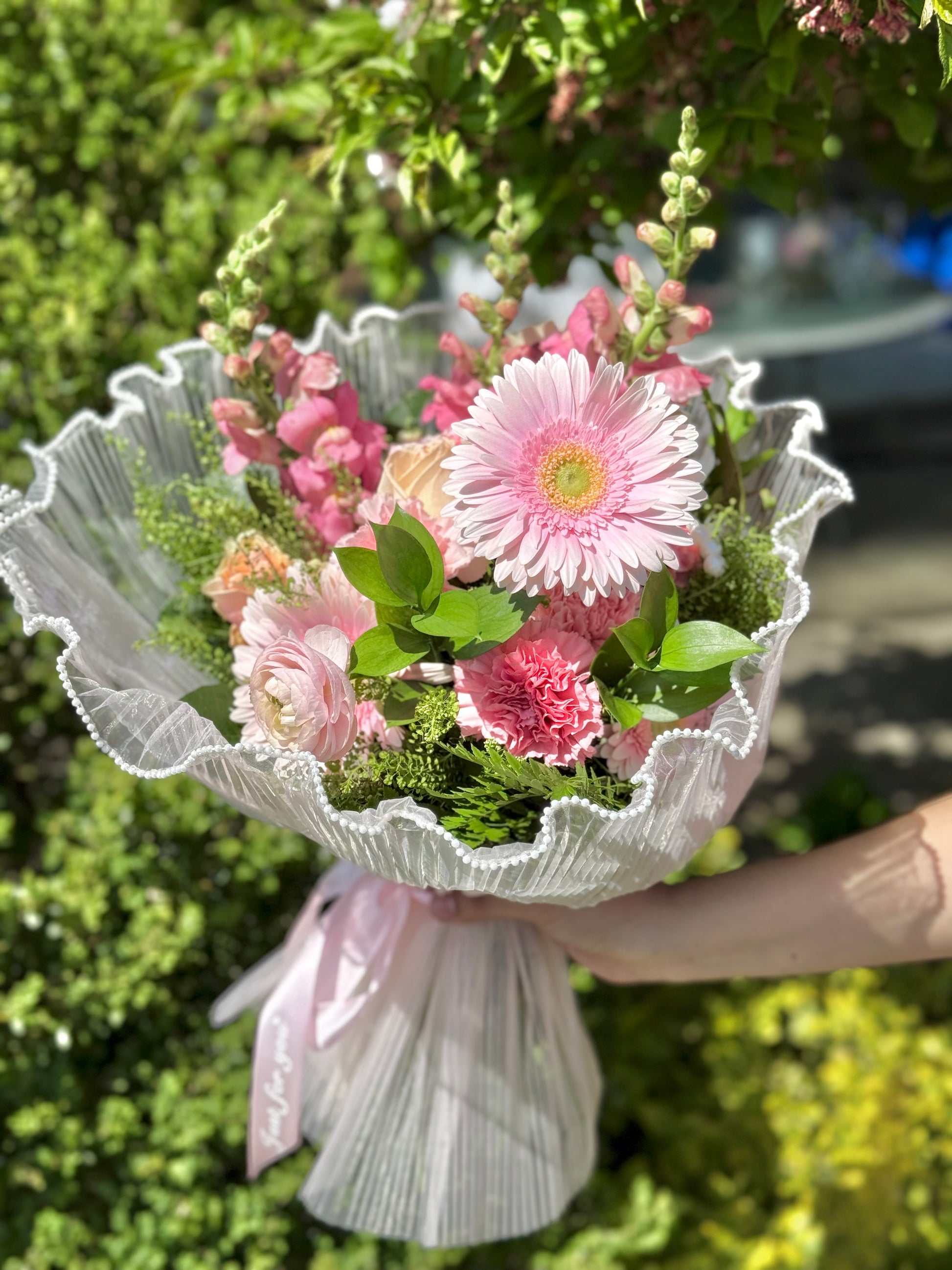 Bouquet of flowers with pink and green colors for mother's day in Toronto.