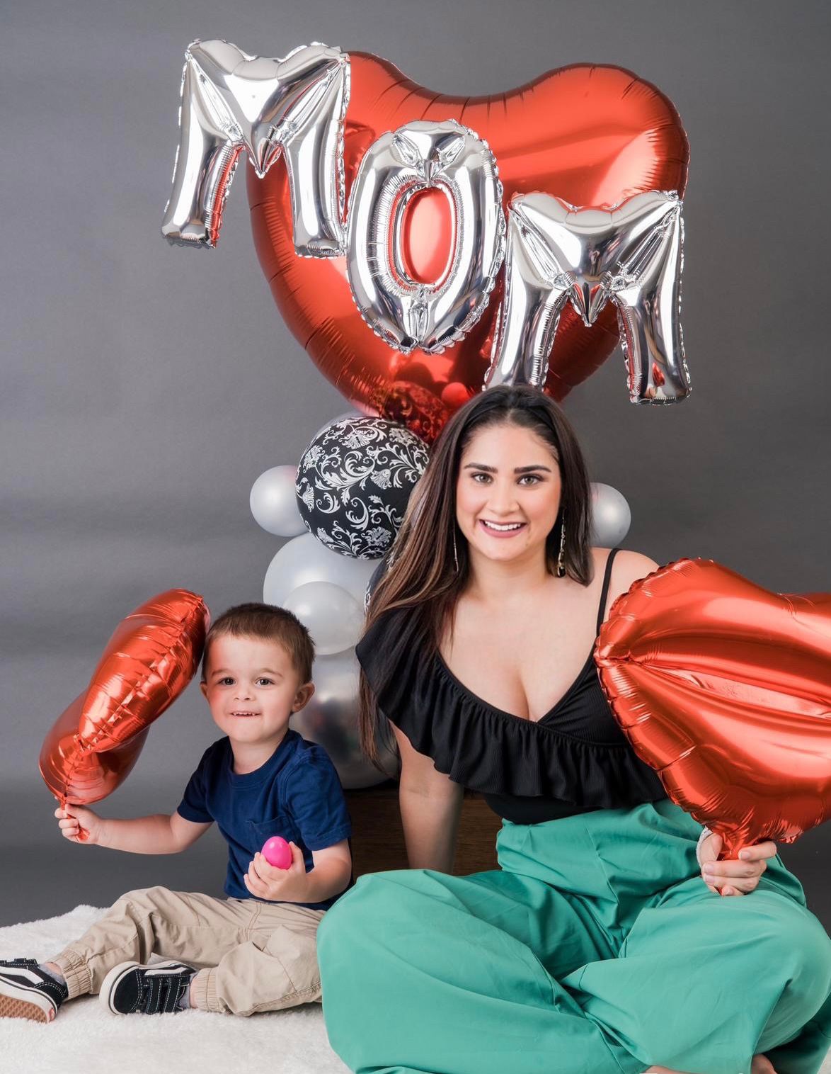 MOM Balloon Bouquet – Red Heart Balloon with Silver MOM Letters