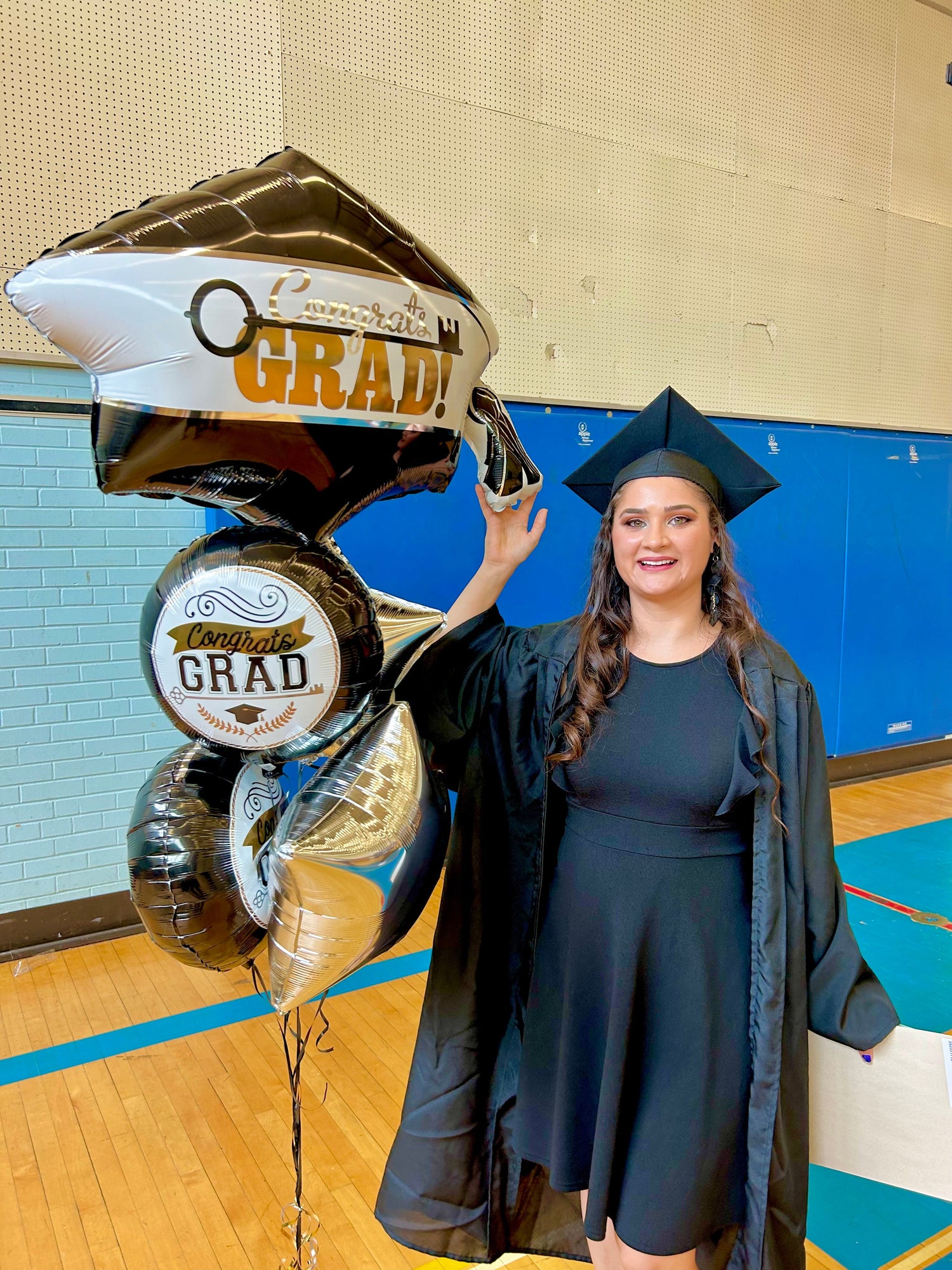 Custom graduation balloon decorations and gifts for celebrations in Toronto.