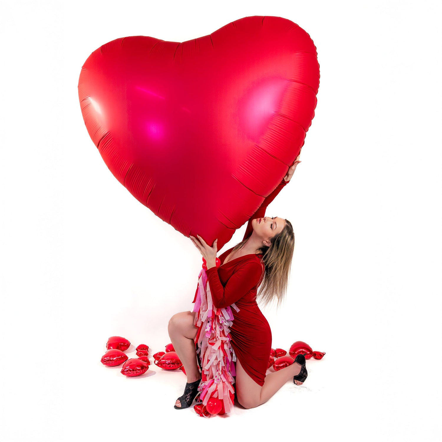 Valentine’s Day Balloons with balloons and flowers – Wooow Balloons