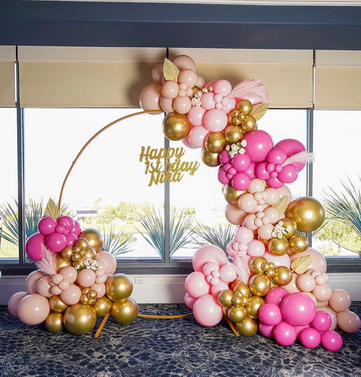 Metal round arch with balloons