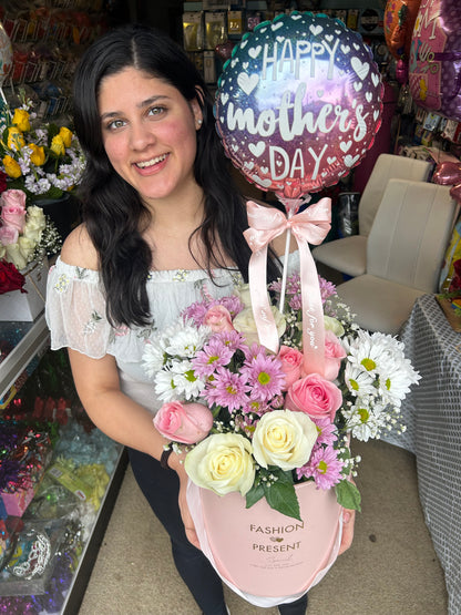 Elegant floral gift box with fresh flowers, perfect for gifting.