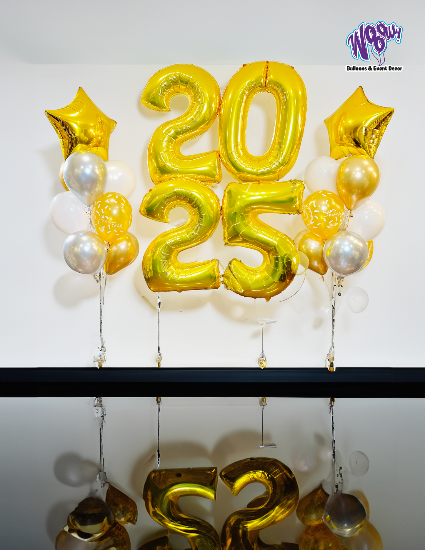 New Year's Eve Balloons Package with 2025 foil numbers and balloon bouquets, helium-filled, with weights and bags.