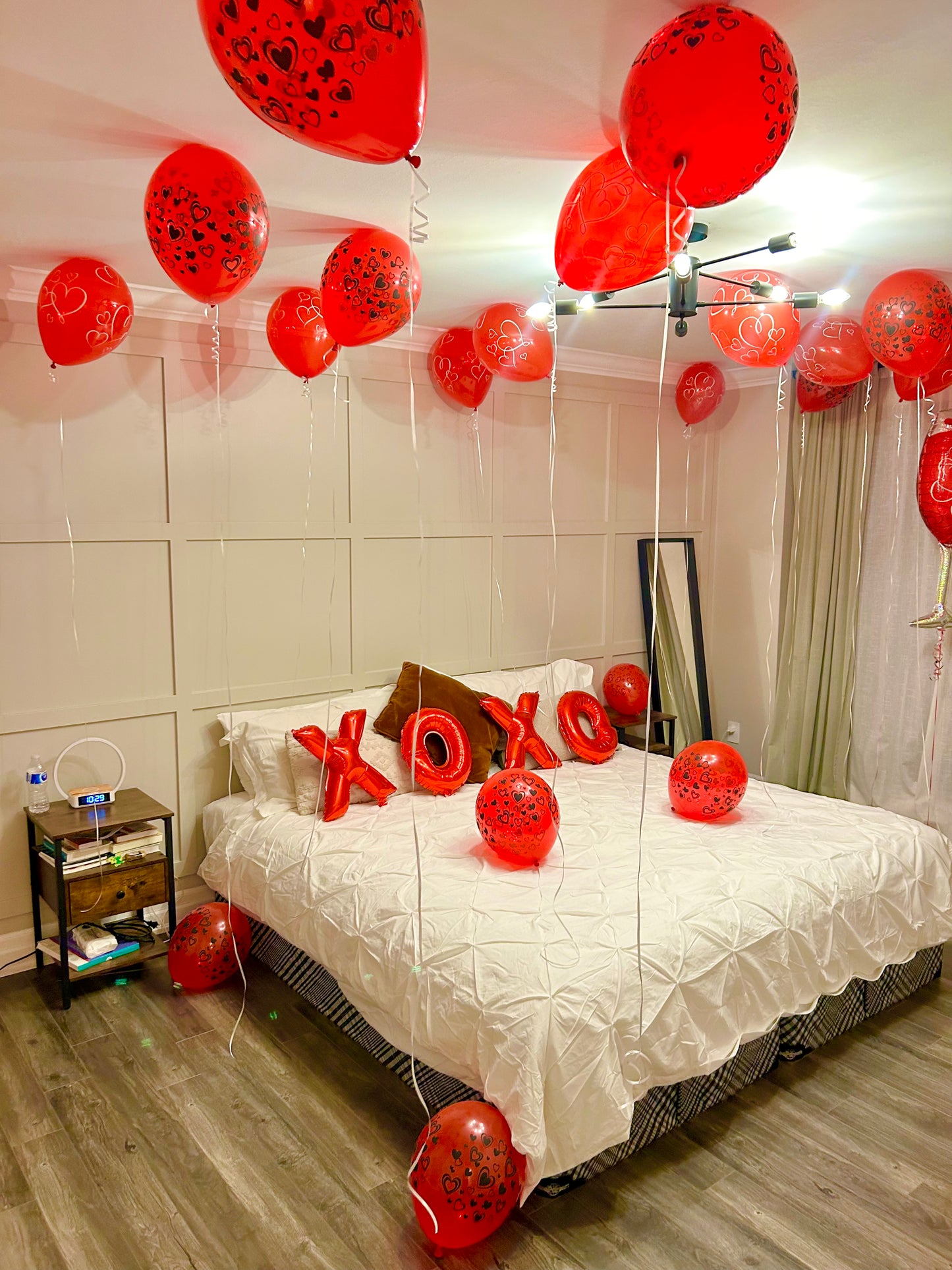 Romantic XOXO Balloon Room Decor with helium balloons and bed decoration