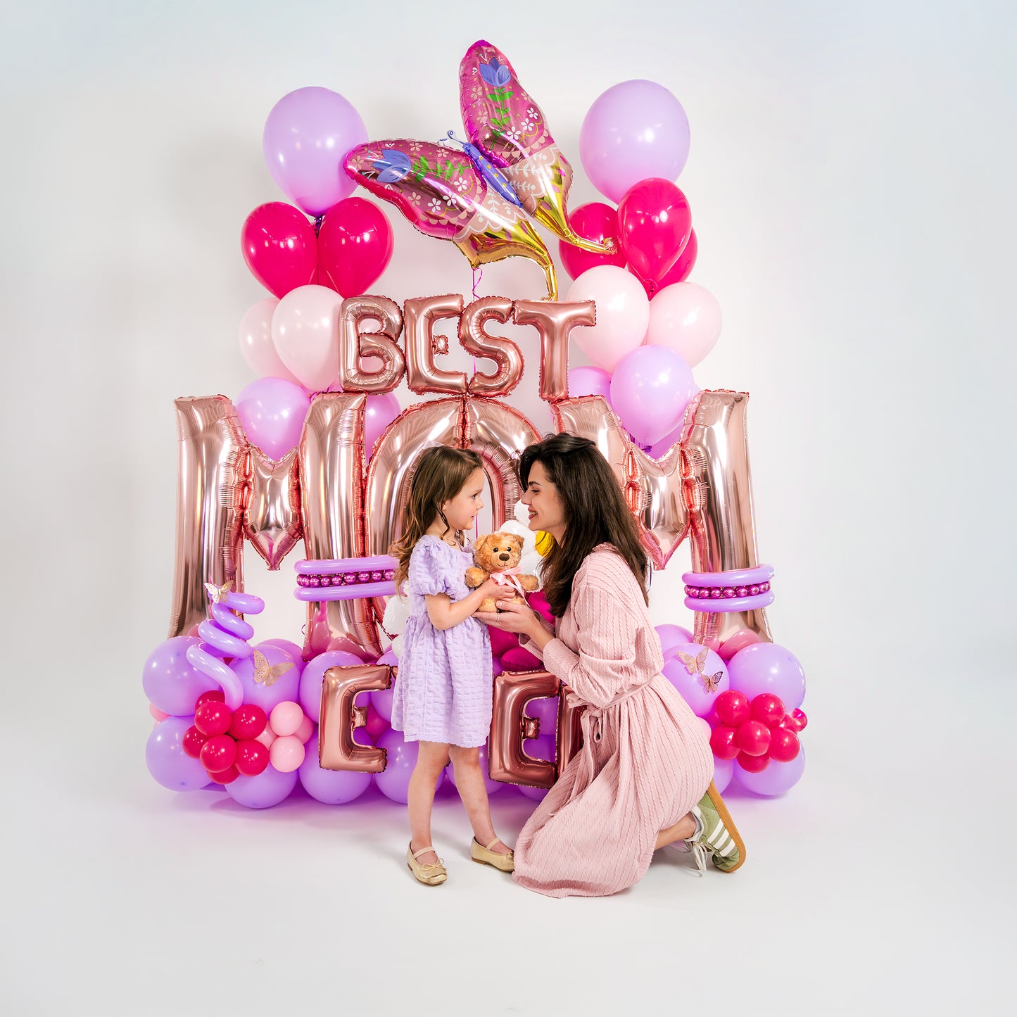 Balloons for Mom Toronto displayed for a mother-and-daughter celebration with pastel balloon décor.