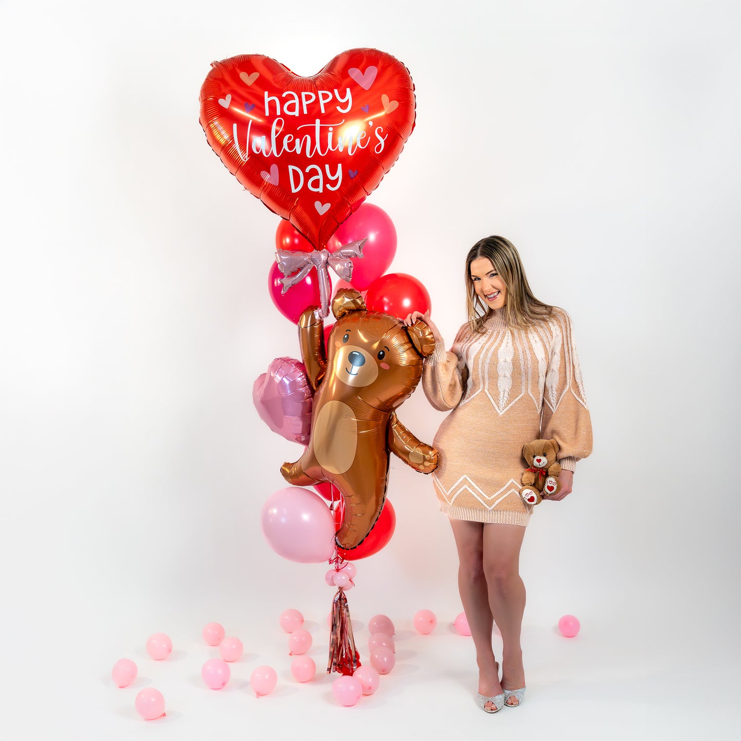 Valentine balloon bouquet Toronto featuring red heart supershape, teddy bear supershape, and pink latex balloons