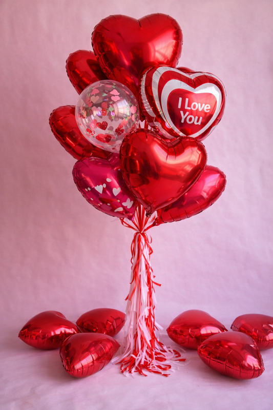 Valentine’s Day balloon bouquet Toronto with heart confetti balloon and statement balloon